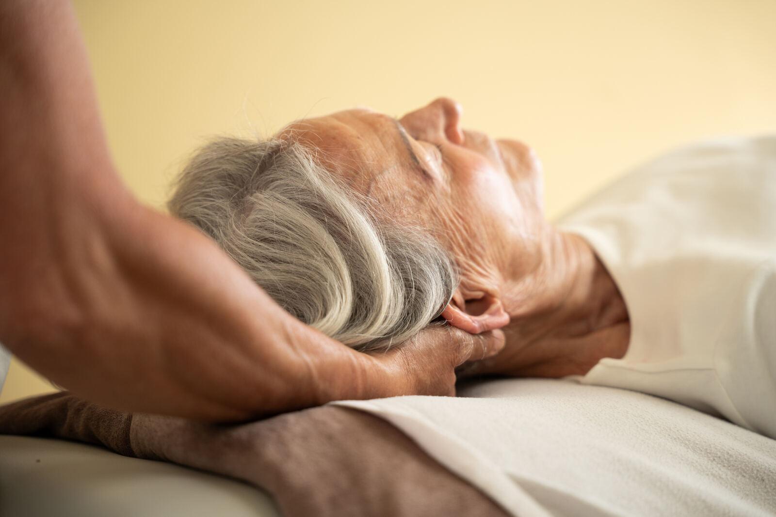 Craniosacrale Behandlung der Halswirbelsäule