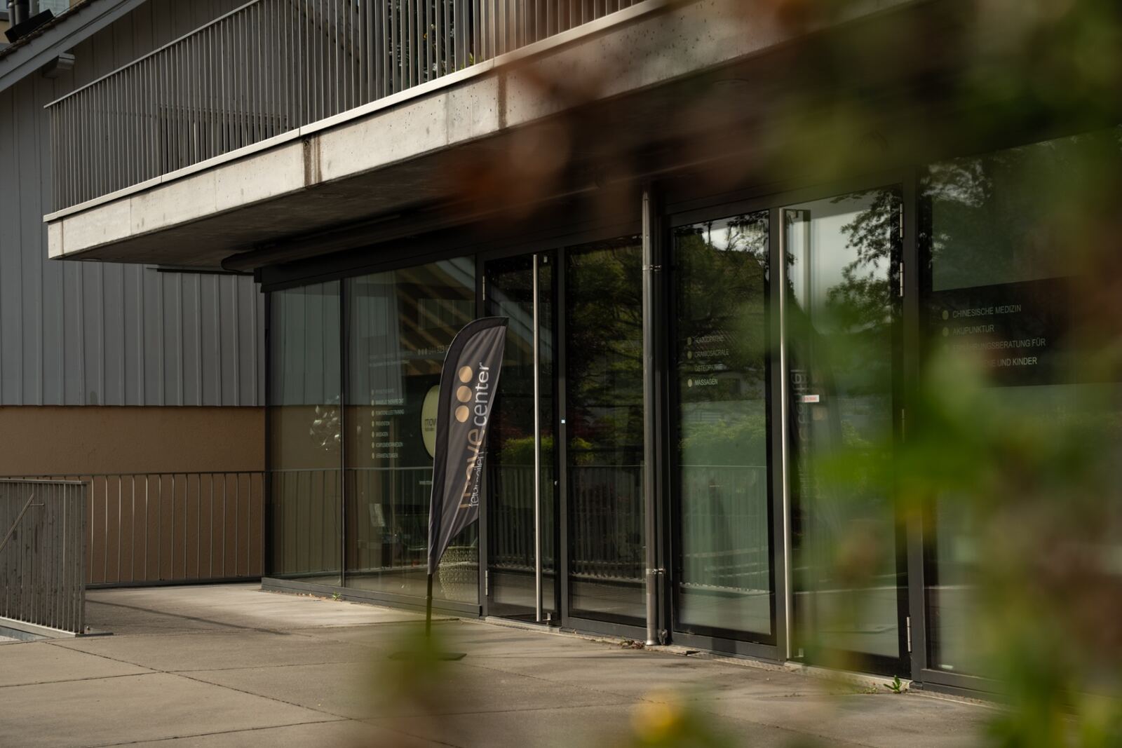 Eingang Movecenter Feldmeilen — General-Wille-Strasse 65